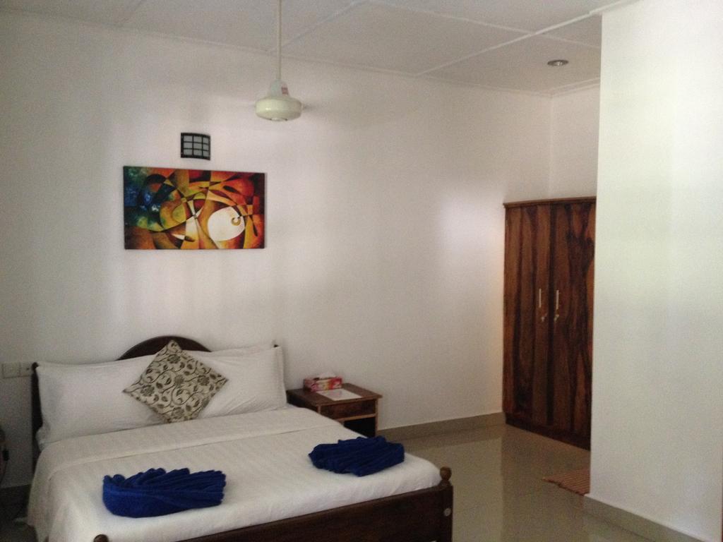 Hotel Fire Dragon Hideaway Negombo Zimmer foto