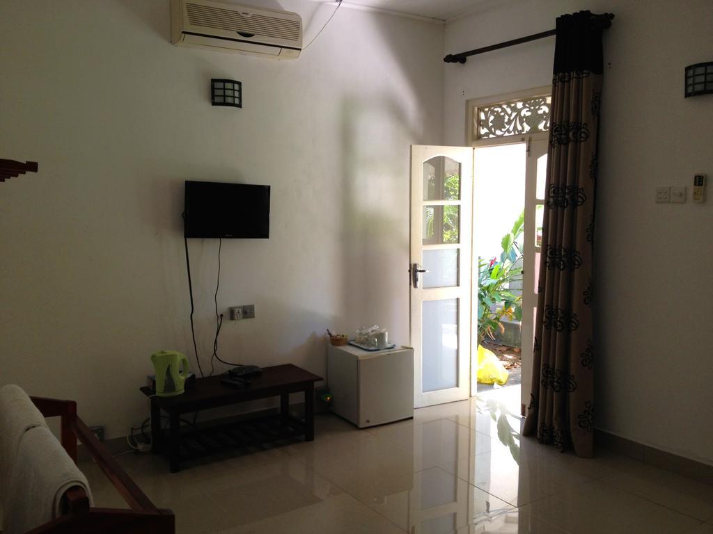 Hotel Fire Dragon Hideaway Negombo Zimmer foto