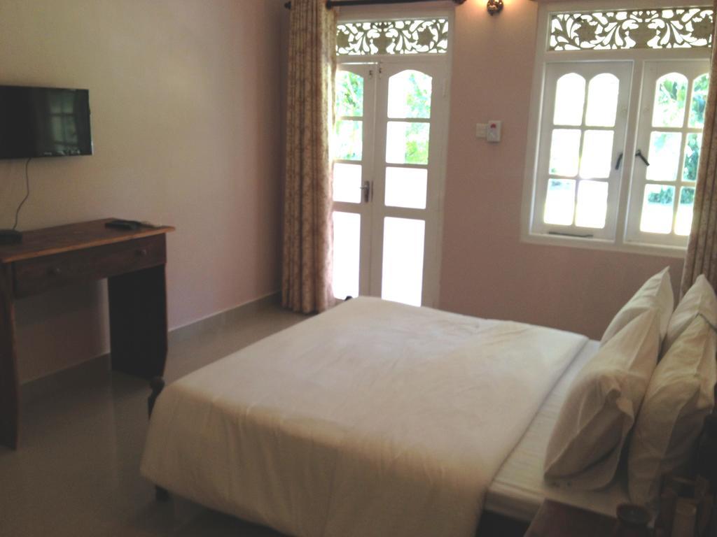 Hotel Fire Dragon Hideaway Negombo Zimmer foto
